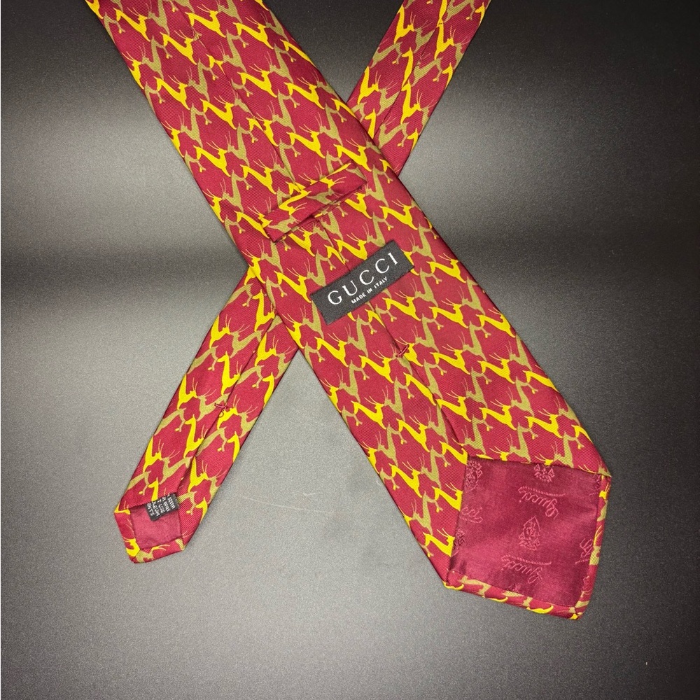 Gucci Tie Red Gazelle Antelope Pattern Silk Made In Italy Designer Necktie Rare - Picture 3 of 4